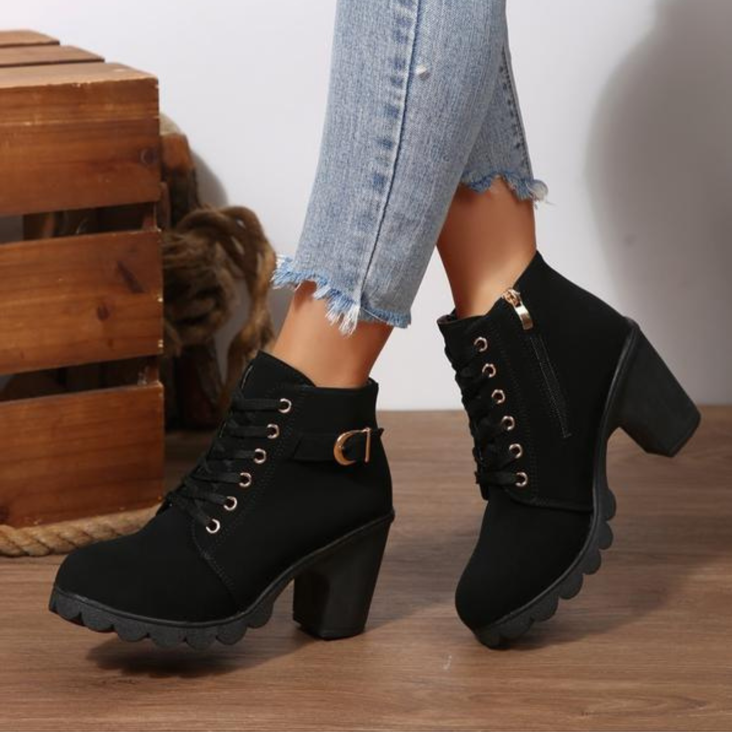 Helena - Botines con hebilla metálica